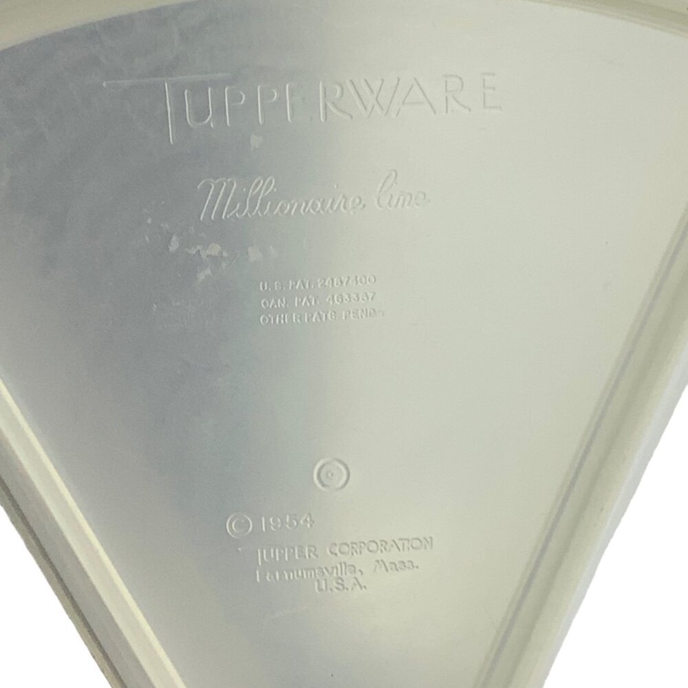 Vintage 1954 Tupperware Millionaire Line Pie Cake Pizza Slice Storage Container - Picture 3 of 6